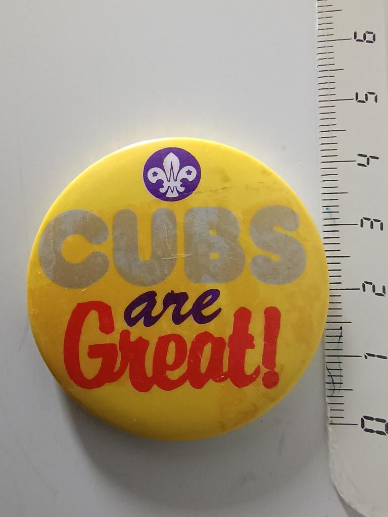 Vintage UK Scouting " Cubs are Great" - - Boy Scouts 1980s, Ophalen of Verzenden, Zo goed als nieuw, Merk, Button