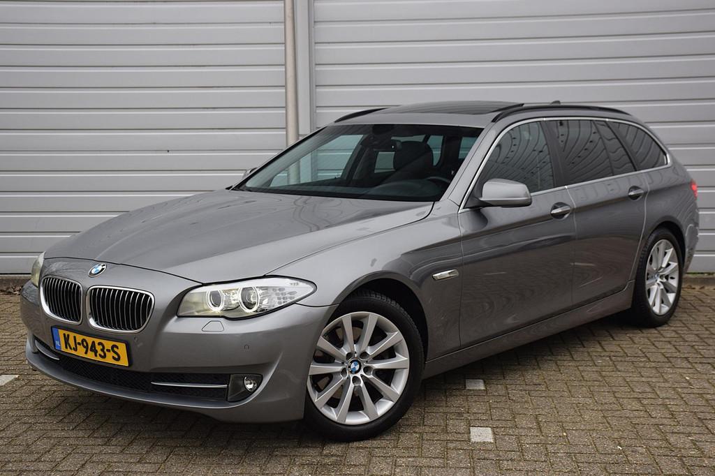 BMW 5-serie Touring 523i High Executive*6 Cilinder*Dealer on, Euro 5, Achterwielaandrijving, Gebruikt, Zwart