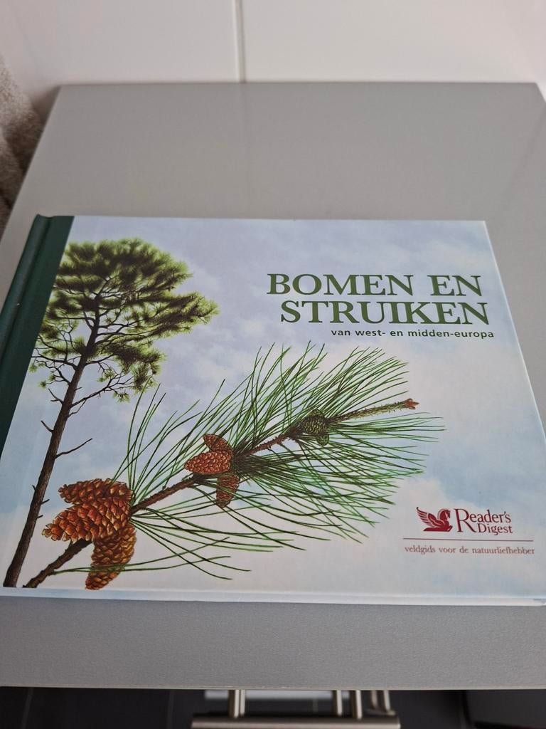 Prachtig boek readers digest bomen en struiken, Boeken, Ophalen of Verzenden