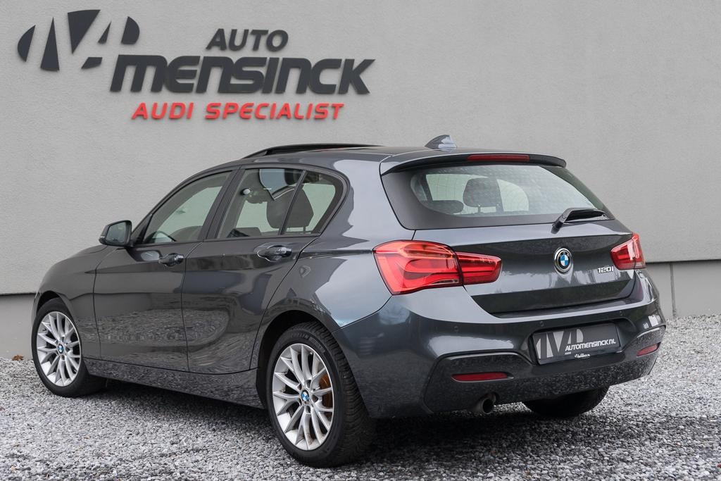 BMW 1 Serie 120i M Sport / Touch Navigatie/ Cruise Control/, 1-Serie, 4 cilinders, Leder, Handgeschakeld