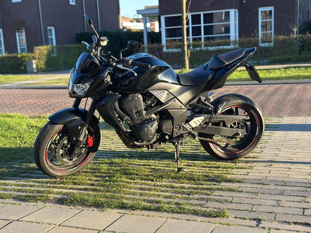 Kawasaki Z750 (2008) zwart met rode remklauwen, Motoren, Motoren | Kawasaki, 750 cc, Sportuitlaat, 4 cilinders, Motorrijbewijs A