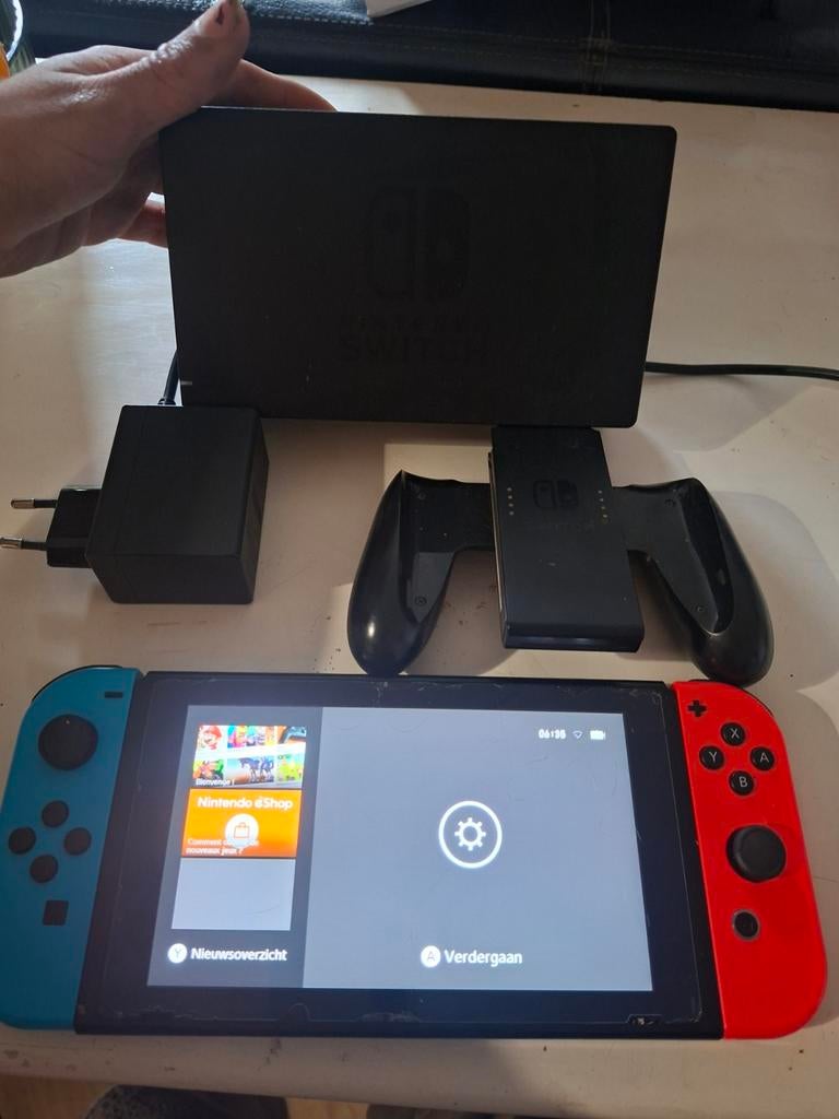 Nintendo Switch 2019 Krasvrij met Dock, games bespreekbaar, Ophalen of Verzenden, Zo goed als nieuw, Met 1 controller, Switch 2019 Upgrade