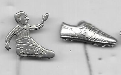 2 X QUICK SCHOENEN SPORT SCHOENEN SPELDEN ZILVERKLEURIG, Ophalen of Verzenden, Gebruikt, Merk, Speldje of Pin