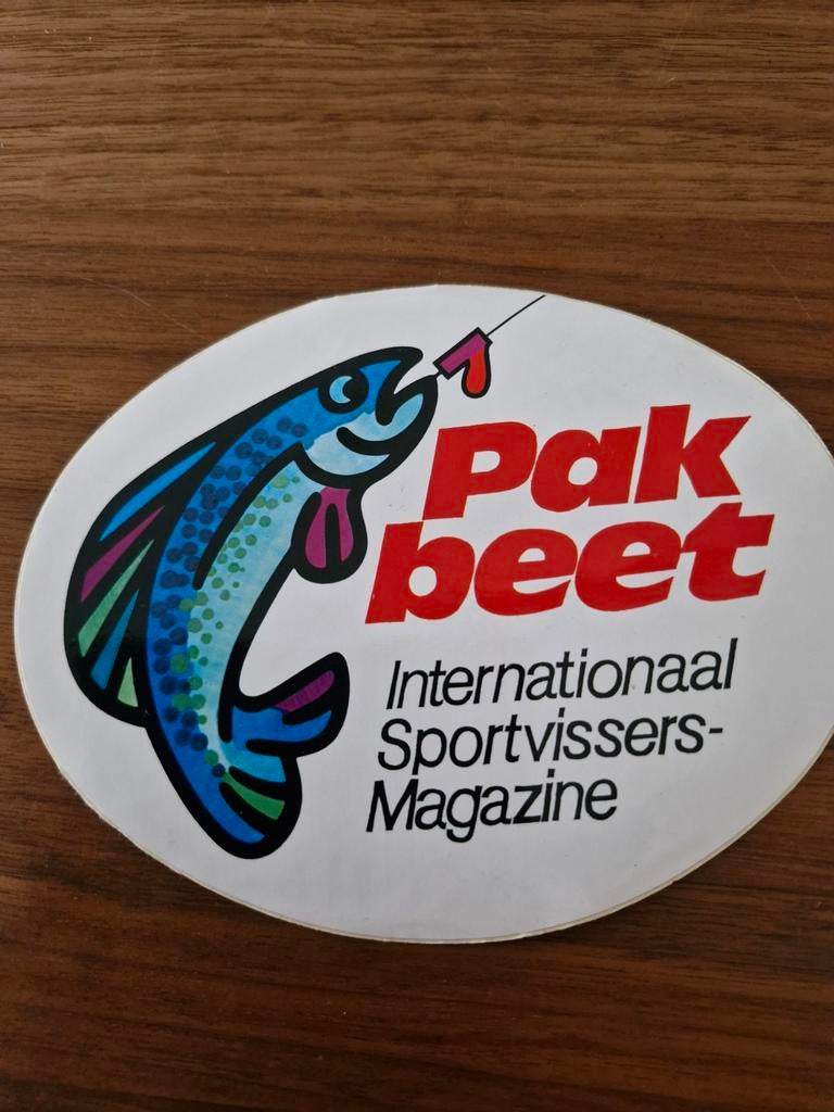 6233 Pak Beet Internationaal Sportvissers-Magazine sticke, Ophalen of Verzenden