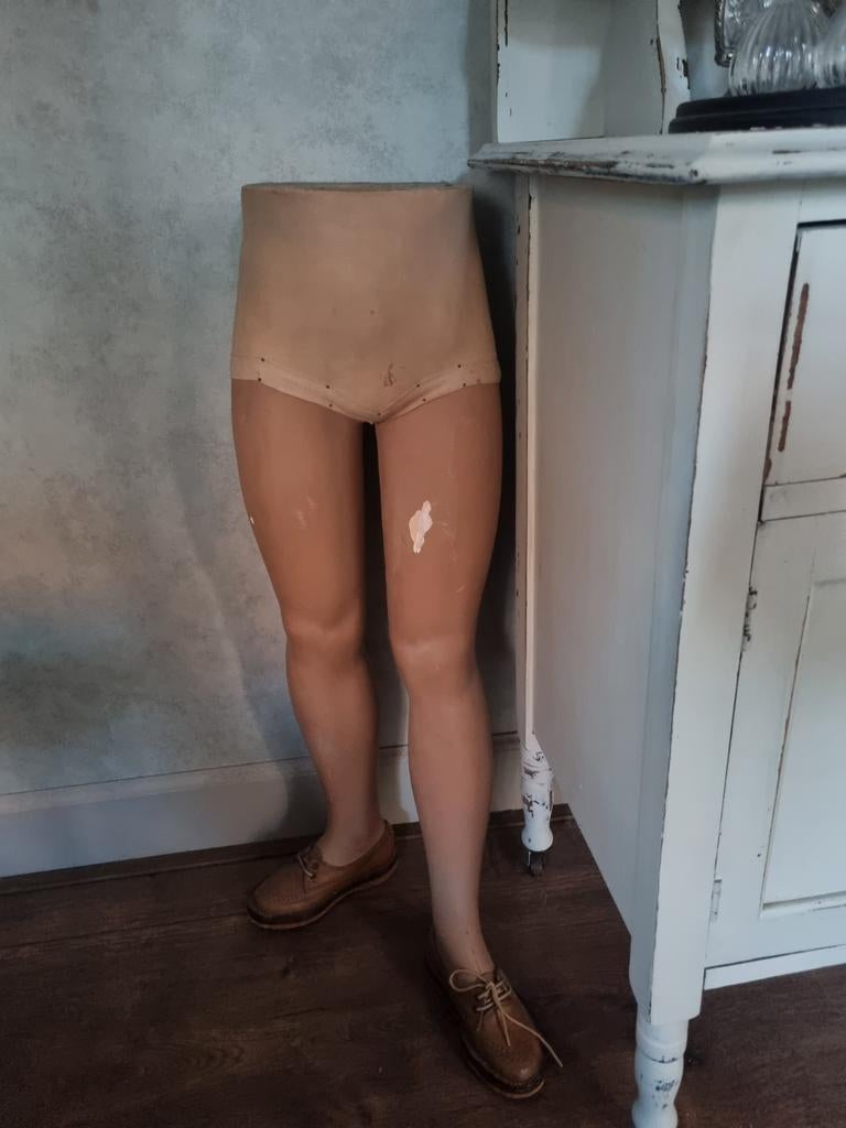 Etalage benen, Ophalen