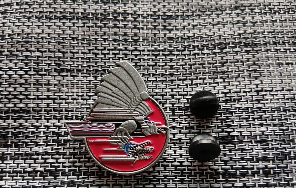 Judas Priest mooie Screaming for Vengeance pin badge speld, Verzenden, Nieuw, Overige typen