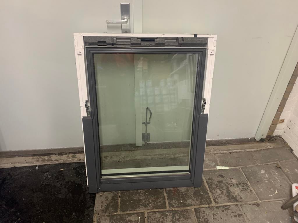 GGU MK04 KUNSTOF VELUX DAKRAAM 78x98 HR++, Ophalen, Minder dan 80 cm, 80 tot 120 cm, Zo goed als nieuw