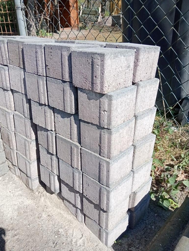 112 Nieuwe halve straatklinkers antraciet/blauwe toplaag, Ophalen, Nieuw, Beton, Klinkers