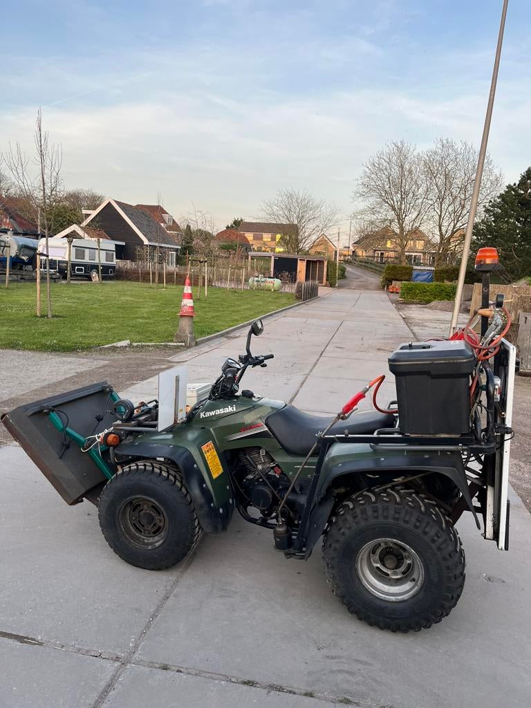 Quad kawasaki klf 300 weed control, 300 cc, 11 kW of minder, 1 cilinder