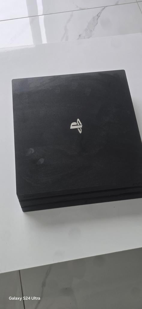PlayStation 4 Pro 1TB met 2 controllers en headset, Spelcomputers en Games, Ophalen, Met 2 controllers, Zo goed als nieuw, 1 TB