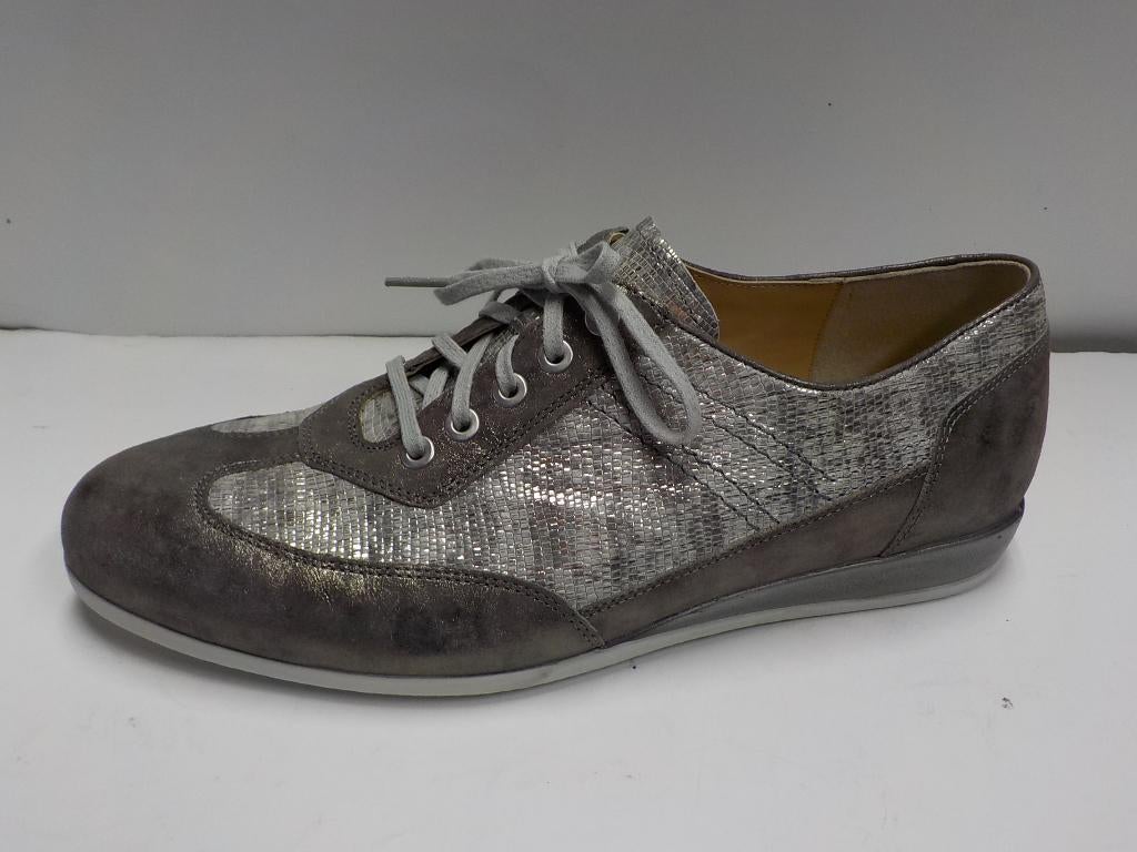 Leuke Durea sneakers maat 40 1/2, Kleding | Dames, Schoenen, Thomas Edisonweg 1, 5151 DH Drunen, Beige, Nieuw, Ophalen of Verzenden