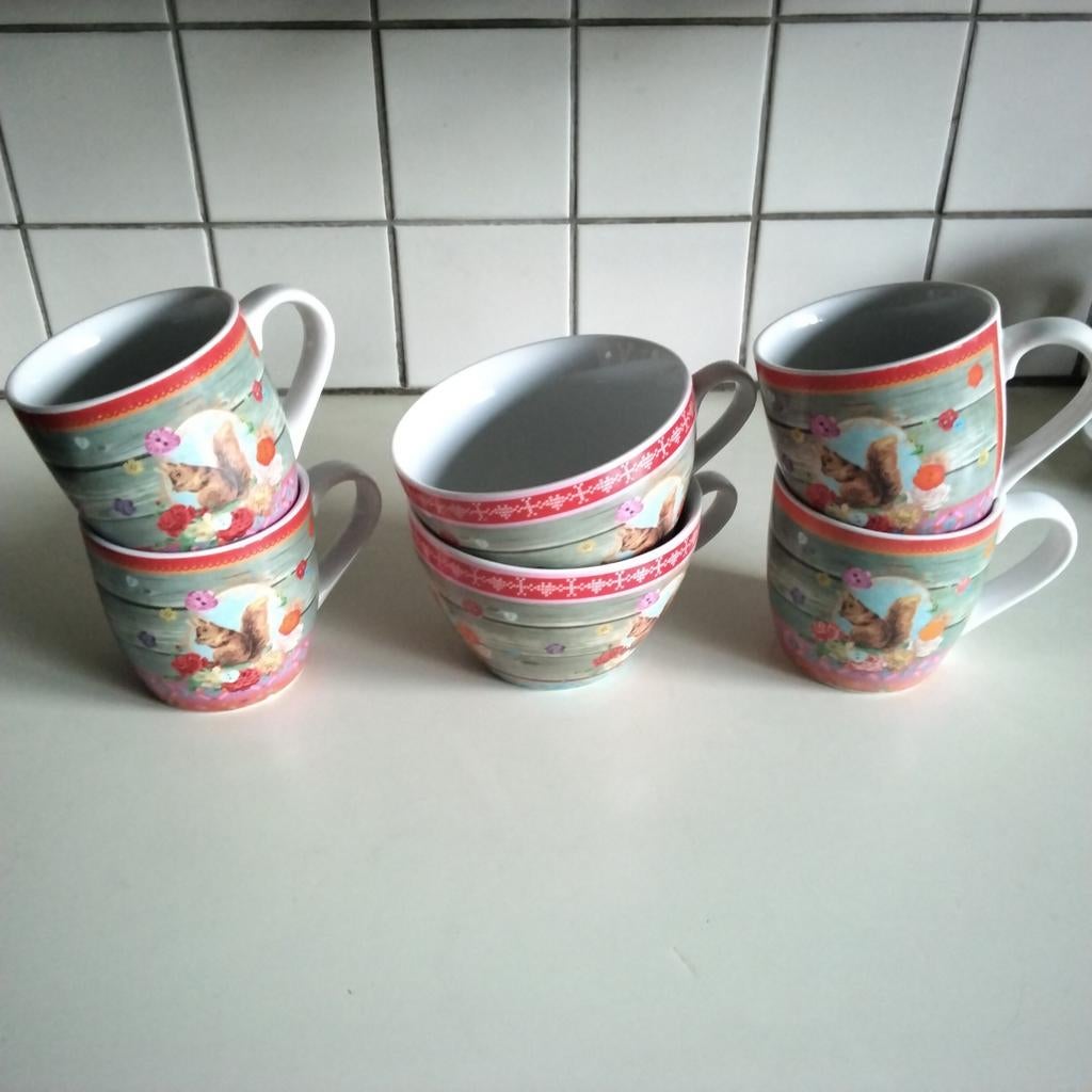 Albert Heijn 4 grote mokken en 2 soepkommen, Ophalen of Verzenden, Porselein, Overige stijlen, Kom(men)