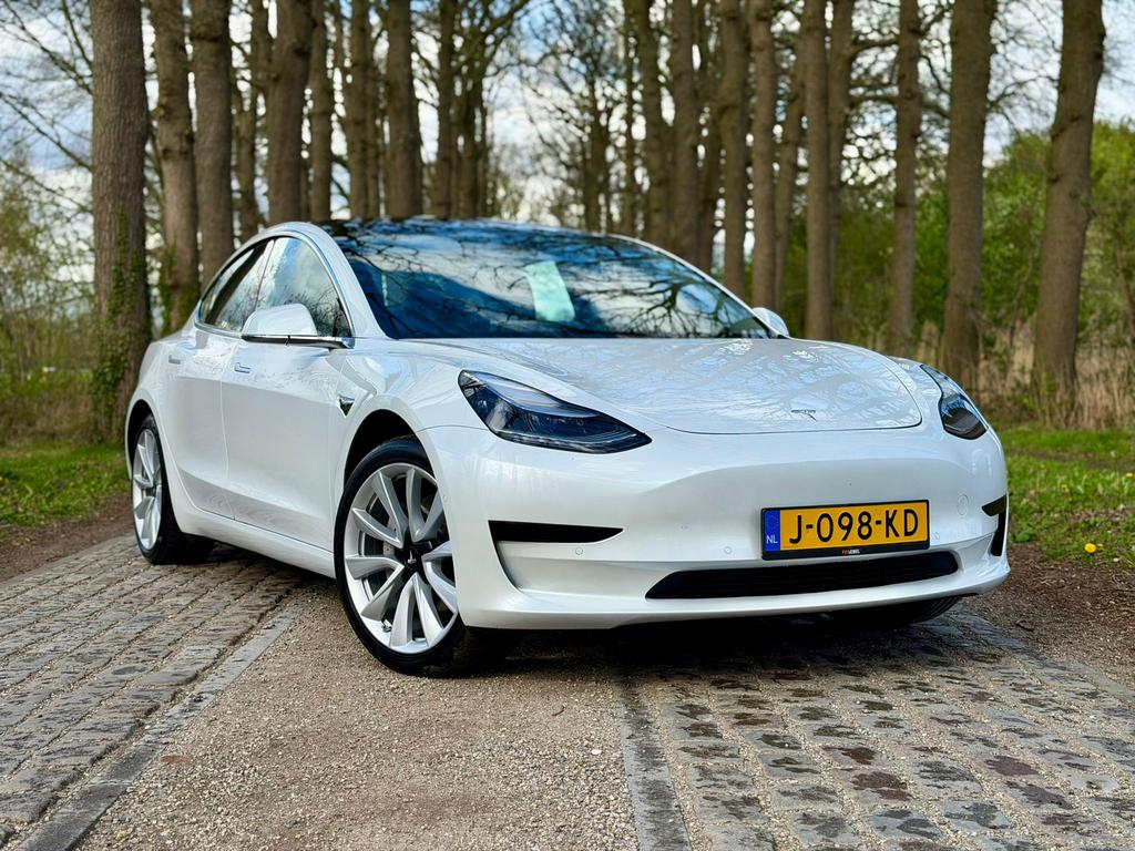 Tesla 3 2020 rwd 60kw 1e eig, 112k km, zeer mooi. Full FSD, Automaat, Achterwielaandrijving, Zwart, Wit