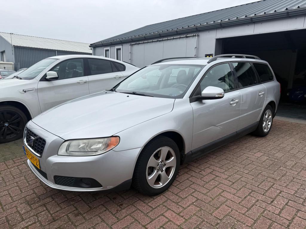 Volvo V70 2.0 Kinetic 2009 Nieuw model Leder Navi, Gebruikt, Handgeschakeld, Euro 4, 84 €/maand