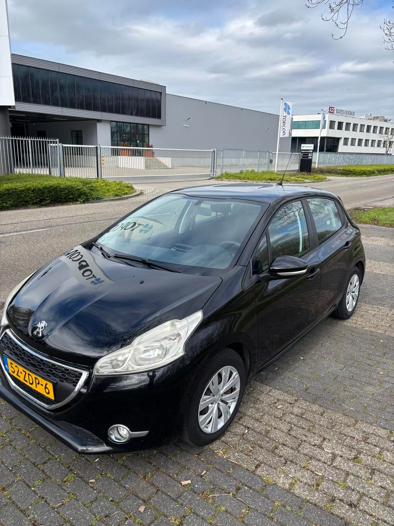 Peugeot 208 1.2 VTi 82PK 5D (102g) 2012 Zwart, Auto's, Voorwielaandrijving, 31 €/maand, 1199 cc, Zwart