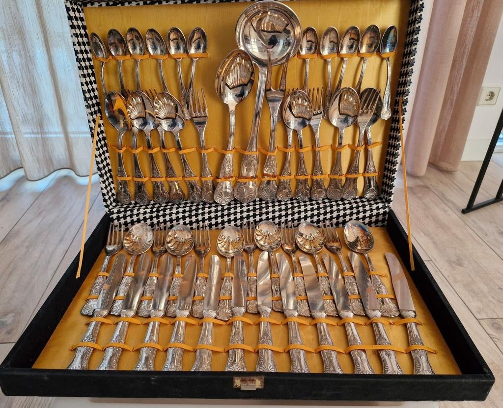Verzilverde bestekcassette - 51-delig, Antiek en Kunst, Ophalen of Verzenden