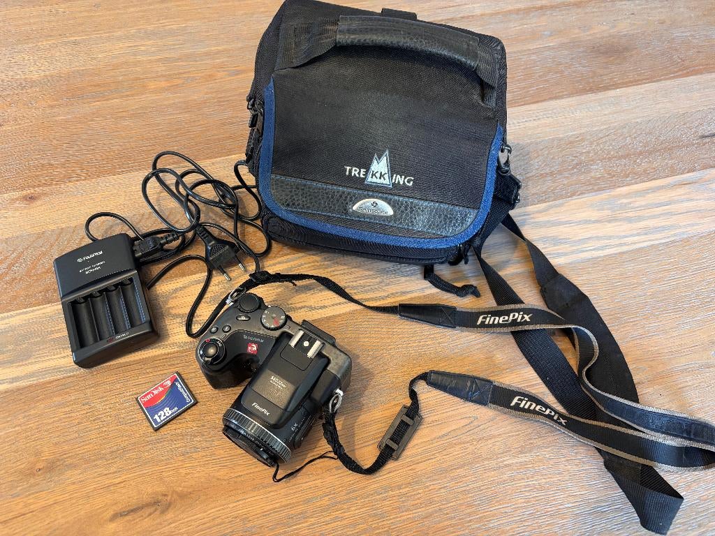 Fujifilm FinePix S602 + tas + lader + 128MB kaart, Audio, Tv en Foto, Fotocamera's Digitaal, Gebruikt, Compact, Fuji, 4 t/m 7 keer