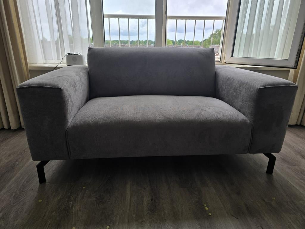 In zeer goede staat Prominent 2 zit bank, 2 jaar oud, Huis en Inrichting, Banken | Bankstellen, Zo goed als nieuw, Tweepersoons