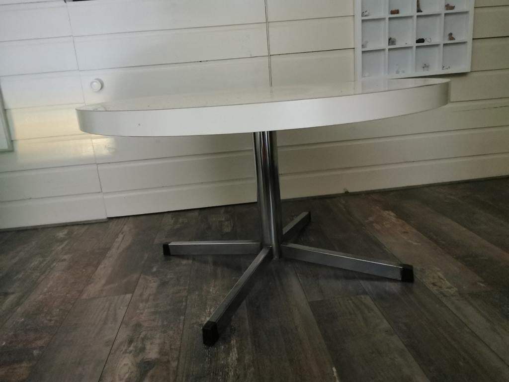 Retro salontafel met chromen poot., Huis en Inrichting, Ophalen, Gebruikt, 50 tot 100 cm, Rond