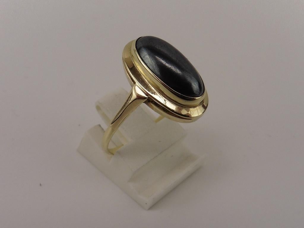 Gouden damesring met hematiet, Sieraden, Tassen en Uiterlijk, Ringen, 18 tot 19, Gebruikt, ., Ophalen of Verzenden