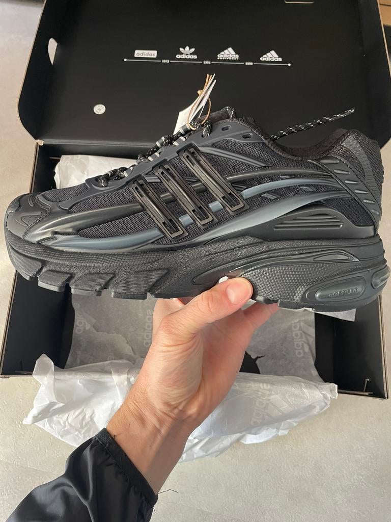 Adidas Pharrell Williams Adistar Jellyfish zwart maat 45 1/3, Ophalen of Verzenden, Nieuw