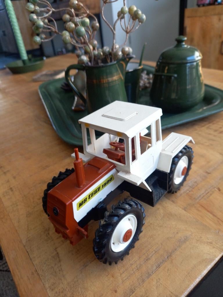 M B INTRA  1500 VAN BRITANS JAREN 70, Ophalen of Verzenden, Auto