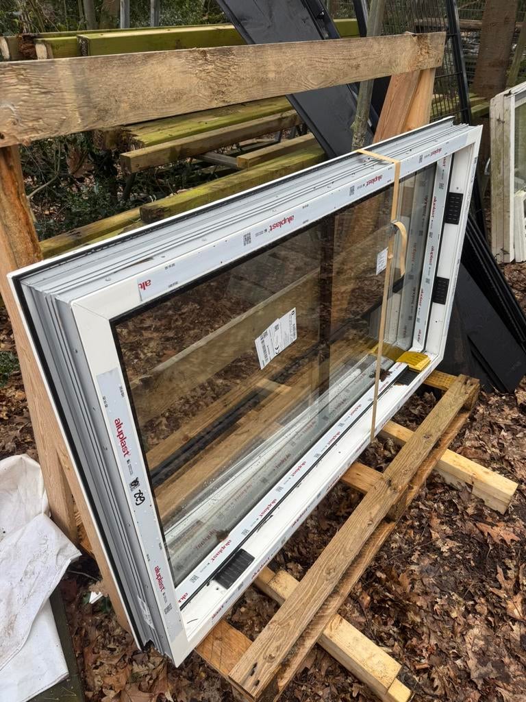 Aluplast kunstof kozijn met wienersprossen in tripple glas, Ophalen of Verzenden, Zo goed als nieuw, Kunststof, Raamkozijn