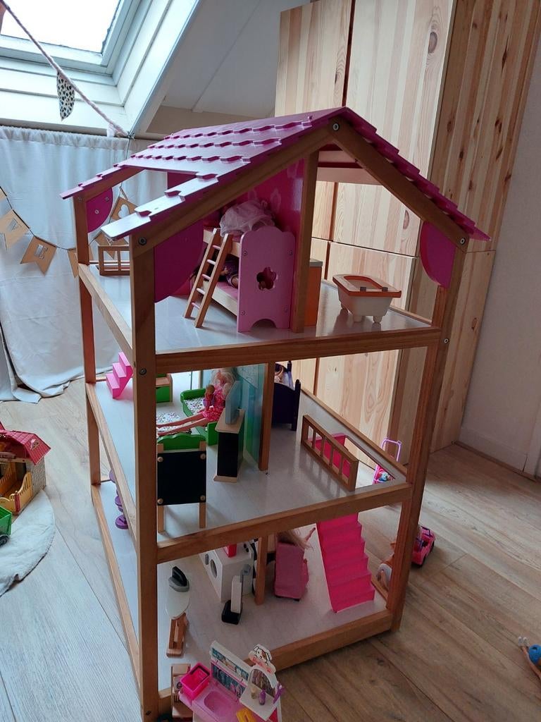 Fantastisch barbiehuis met veel toebehoren, Ophalen, Zo goed als nieuw, Poppenhuis