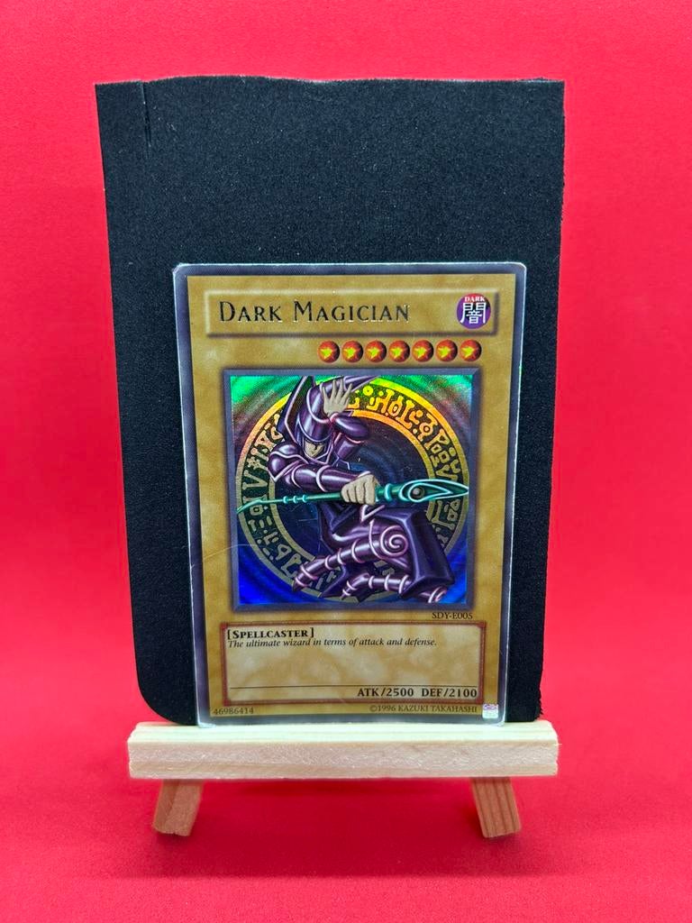 Yu-Gi-Oh Dark Magician SDY-E005 Ultra Rare –StarterDeck Yugi, Ophalen of Verzenden, Zo goed als nieuw