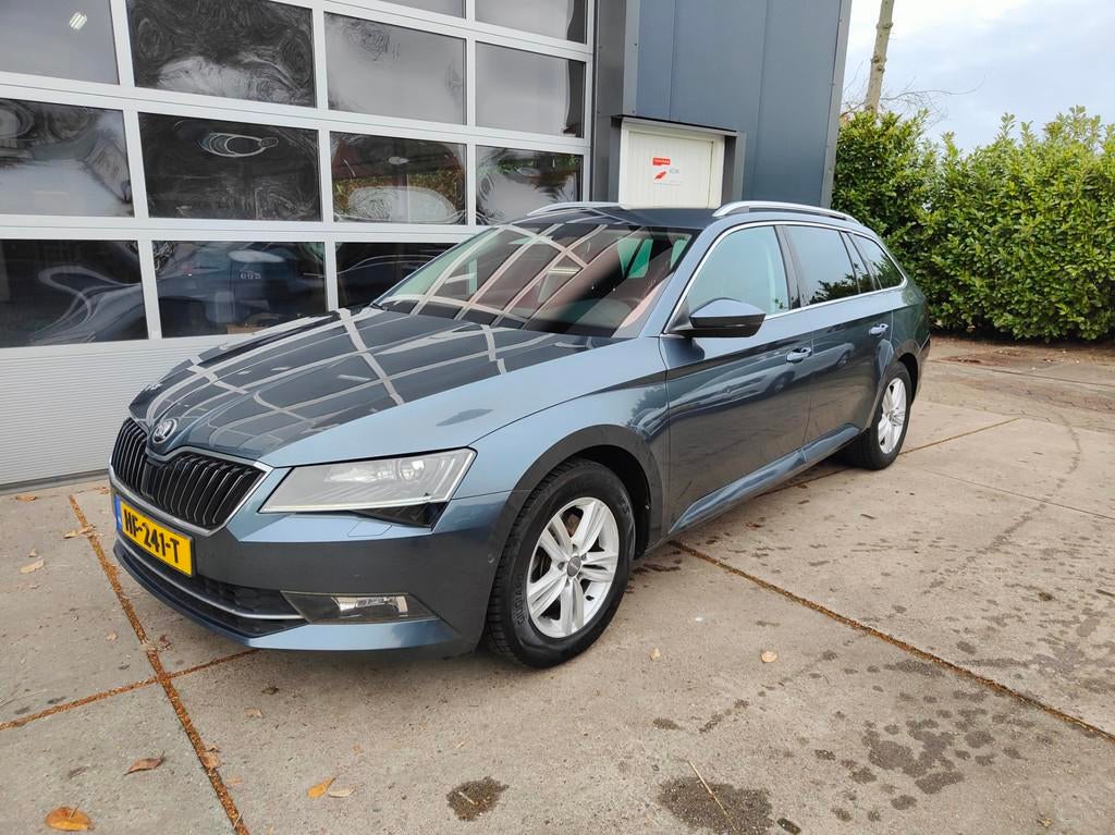 Skoda Superb Combi 1.6 TDI Style Business Automaat, Gebruikt, Euro 6, 4 cilinders, Origineel Nederlands