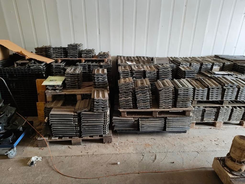 Mulden dakpannen grijs, schoongemaakt en gesorteerd, Doe-het-zelf en Verbouw, Dakpannen en Dakbedekking, Gebruikt, Dakpannen, Steen of Klei