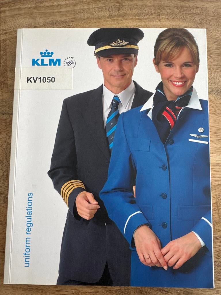 KLM uniformregels brochure, Verzamelen, Luchtvaart en Vliegtuigspotten, Ophalen of Verzenden, Zo goed als nieuw, Boek of Tijdschrift