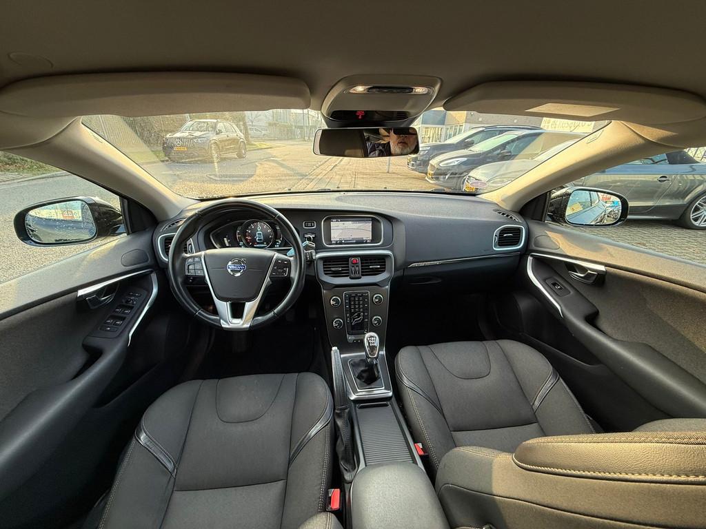 Volvo V40 Cross Country 1.6 T4 Momentum, Navi, NAP, Trekhaak, Voorwielaandrijving, Startonderbreker, Gebruikt, 4 cilinders