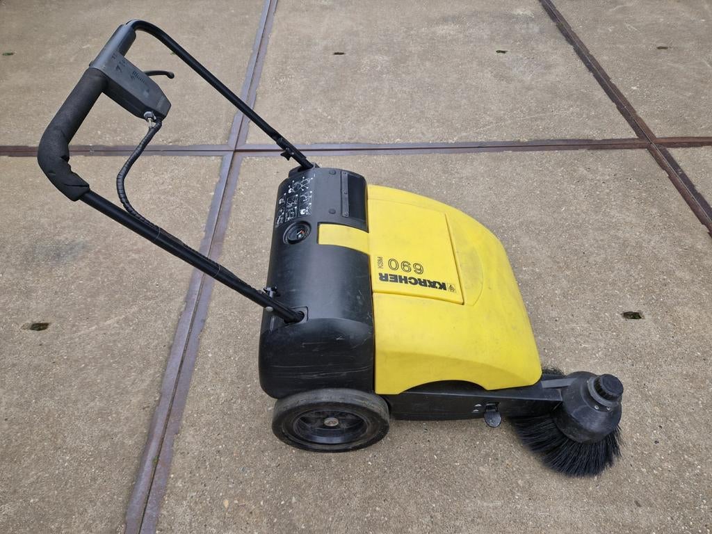 Veegmachine
Kärcher KSM690 met zijborstel stofafzuiging 12V, Ophalen, Gebruikt, Kärcher ksm690