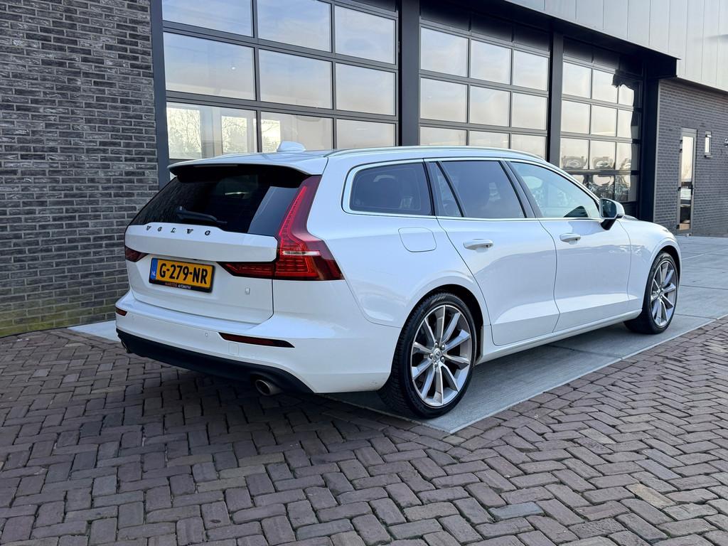 Volvo V60 2.0 T4 Momentum Pro | Navi | DAB+ | Camera | LED |, 15 km/l, 1969 cc, Leder en Stof, Wit