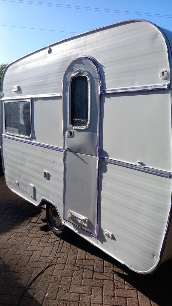 Opknap caravan met banden en remmen zijn vernieuwde, Particulier, Koelkast