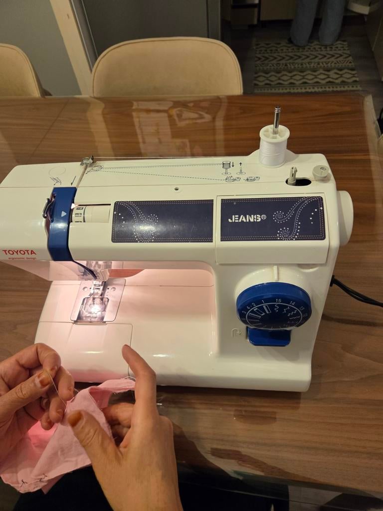 Toyota Naaimachine met voetpedaal, Ophalen of Verzenden, Gebruikt, Naaimachine, Overige merken