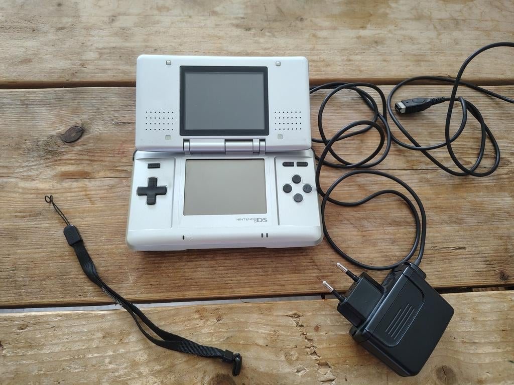 Nintendo DS Phat - Werkend, incl. oplader en polsbandje, Spelcomputers en Games, Spelcomputers | Nintendo DS, Ophalen of Verzenden