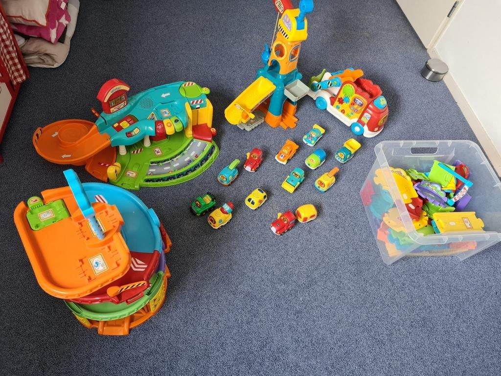 Grote set V-tech ToetToet Auto's met diverse banen, Ophalen, Gebruikt, 6 maanden tot 2 jaar