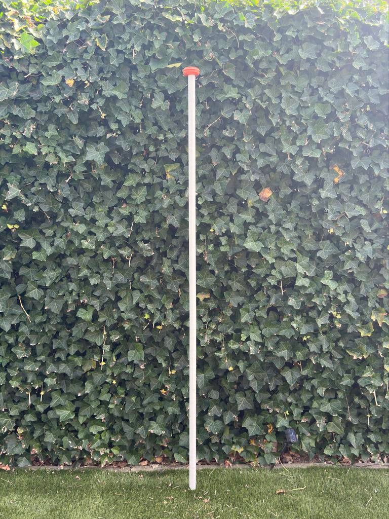 Witte vlaggenstok met oranje knop en haakjes, Ophalen, Gebruikt