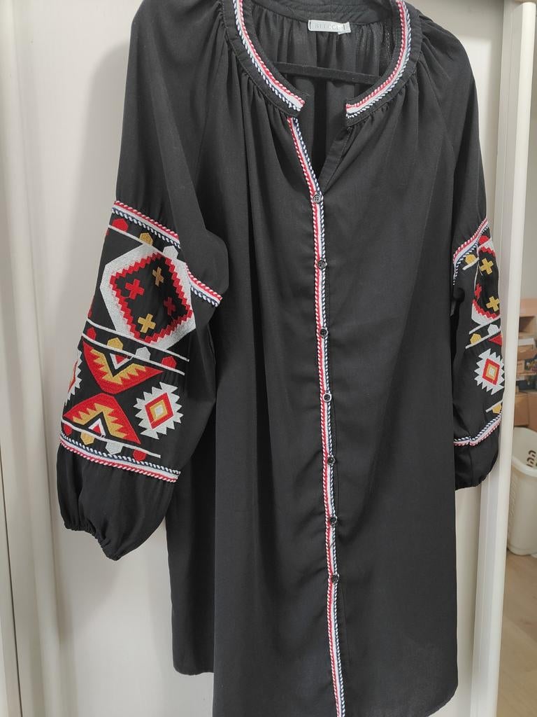 Prachtige zwarte jurk met ikat geborduurde mouwen xL-xxl, Ophalen of Verzenden, Zo goed als nieuw, Maat 46/48 (XL) of groter, Zwart