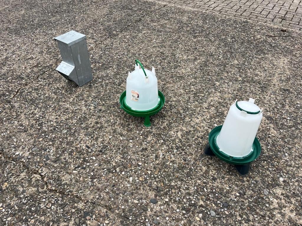 Drinktorens, waterklok, voederbak, kippen, pluimvee, Ophalen, Zo goed als nieuw, Drinken en Voederen