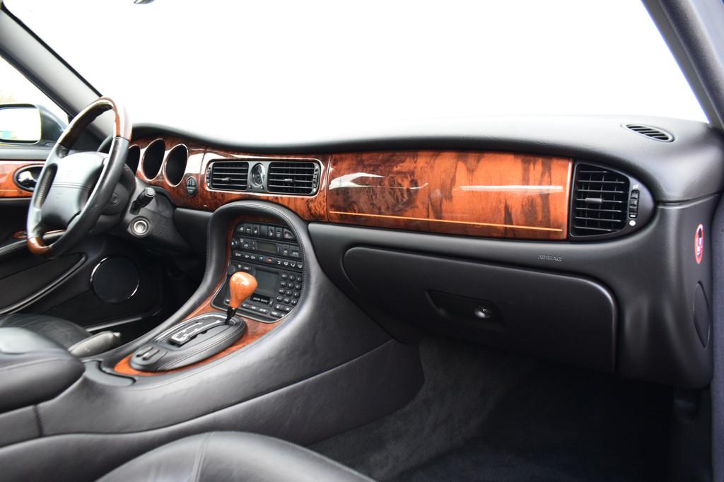 Jaguar XJ 3.2 V8 Executive Automaat (bj 2002), Automaat, Achterwielaandrijving, Gebruikt, Bedrijf