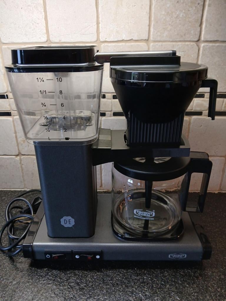 Douwe Egberts koffiezetapparaat., 4 tot 10 kopjes, Ophalen, Zo goed als nieuw, Koffiemachine