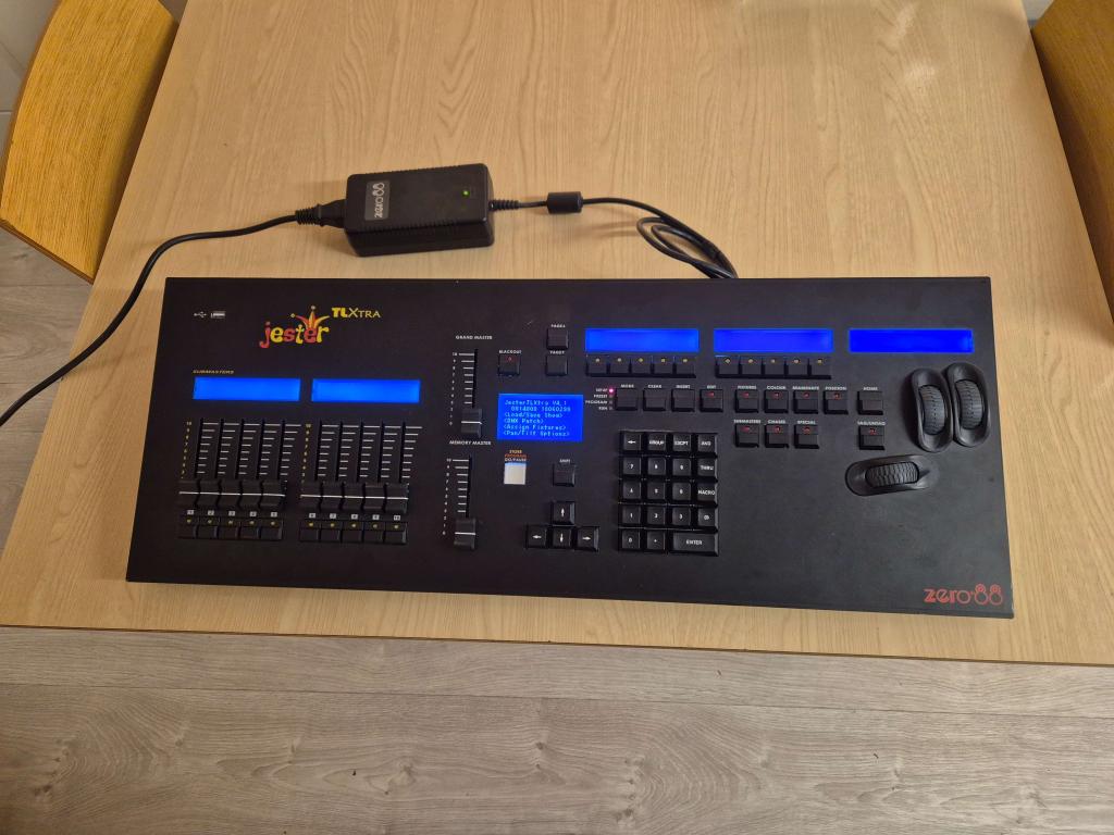 Nette Zero88 Jester TL Extra, Ophalen, Zero88, Zo goed als nieuw, Headquarters  10911 Petal Street  Dallas, TX, 75238, USA  +1 214 647 7880