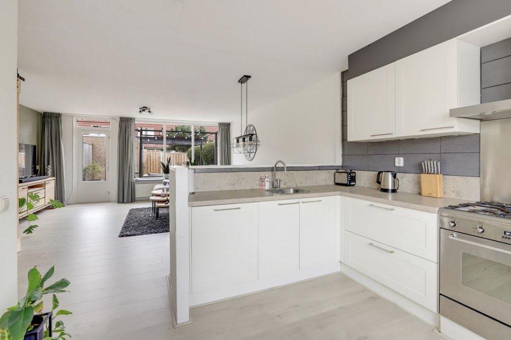 STRAKKE MODERNE KEUKEN MET APPARATUUR, Ophalen, Wit, Hoekkeuken, Zo goed als nieuw