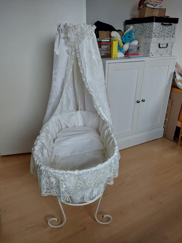 Smeedijzeren poppenwieg met bekleding en matrasje, Ophalen of Verzenden, Gebruikt, Overige typen