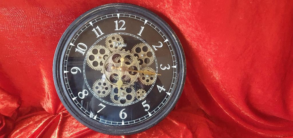 Wandklok metaal met draaiende tandwielen, Ophalen of Verzenden, Gebruikt, Digitaal, Wandklok