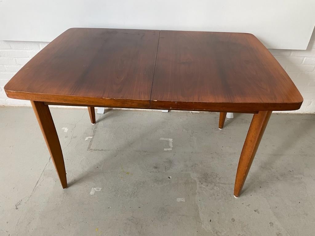 Uitschuifbare tafel notenhout, Jindrich Halabala, jaren 60, Ophalen