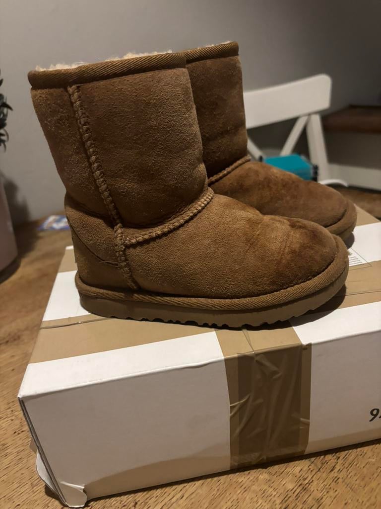 Uggs maat 27,5, Kinderen en Baby's, Kinderkleding | Schoenen en Sokken, Ophalen of Verzenden, Zo goed als nieuw, Jongen of Meisje